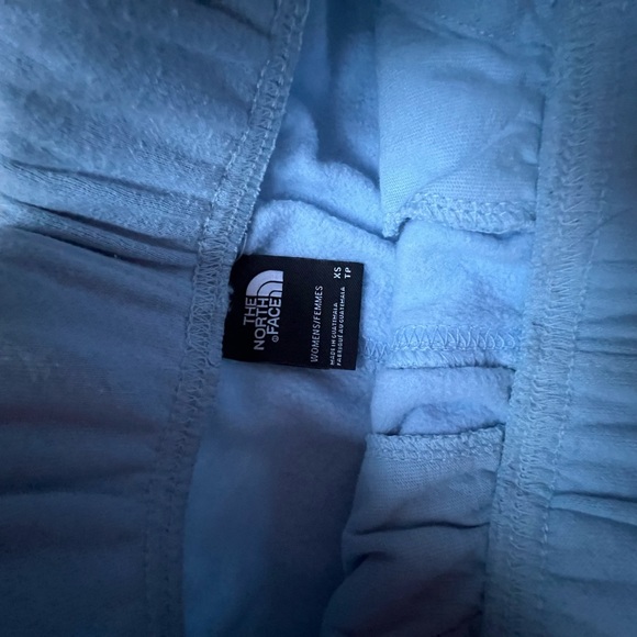 North face shorts - Picture 3 of 5